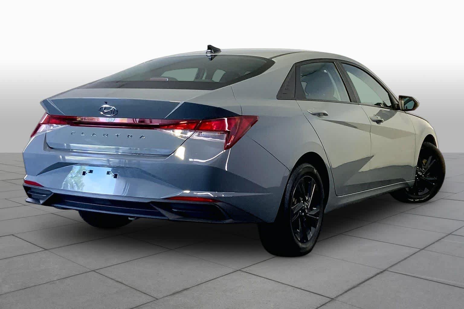 Used 2023 Hyundai Elantra SEL FWD image 13