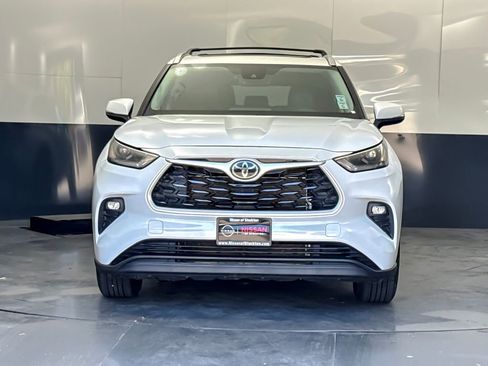 Used 2022 Toyota Highlander XLE FWD image 8