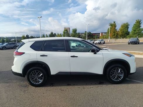 Used 2024 Nissan Rogue S AWD/4WD image 2