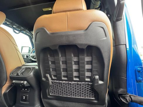 Used 2021 Jeep Wrangler Unlimited Rubicon w/ Xtreme Recon 35" Tire Package AWD/4WD image 17