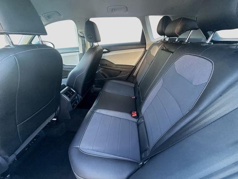 Certified 2022 Volkswagen Taos SE FWD image 23
