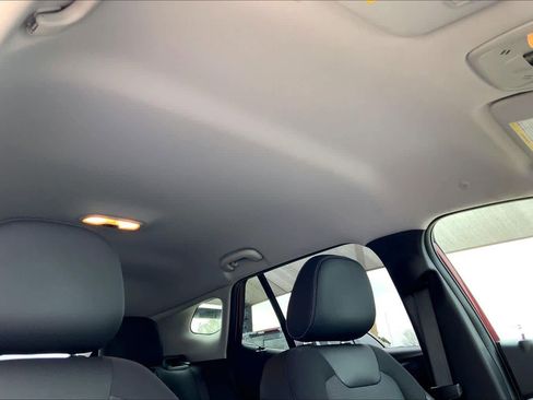 Used 2025 Chevrolet Trax LT image 14