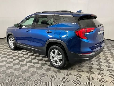 Used 2020 GMC Terrain SLE w/ Driver Convenience Package image 4