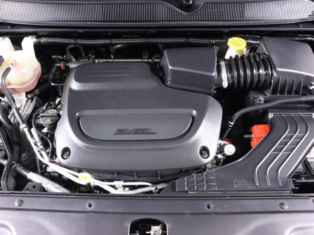 Used 2021 Chrysler Pacifica Touring-L FWD image 42
