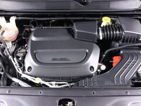 Used 2021 Chrysler Pacifica Touring-L FWD image 42