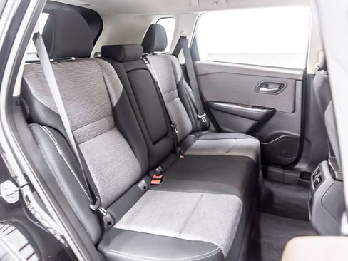 Used 2023 Nissan Rogue SV image 34