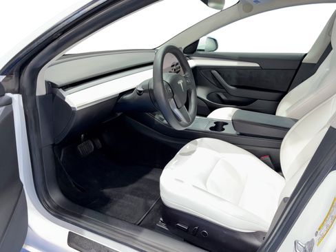 Certified 2022 Tesla Model 3 Long Range AWD/4WD image 9