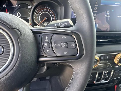 Used 2025 Jeep Gladiator Sport AWD/4WD image 25