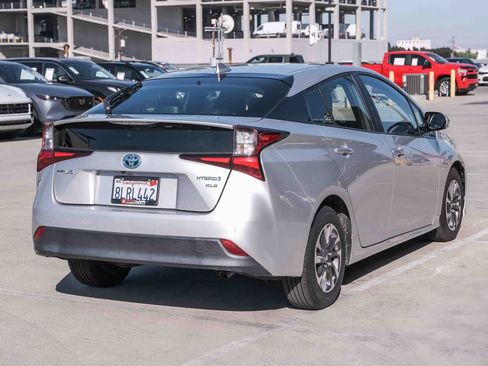 Certified 2019 Toyota Prius XLE w/ Advanced Technology Package FWD image 4