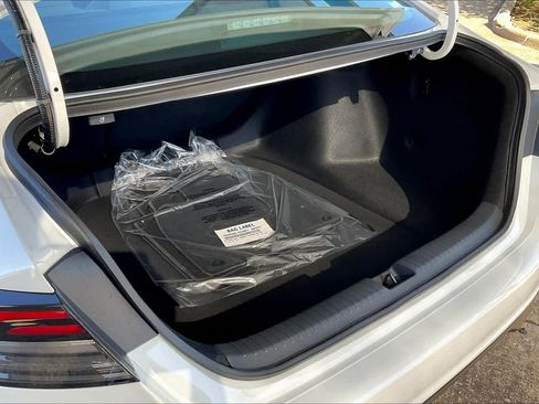 Certified 2025 Honda Accord SE image 20