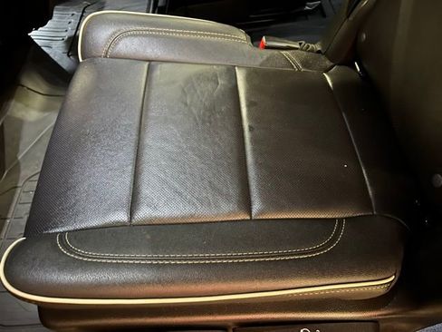 Used 2023 GMC Yukon XL SLT image 19