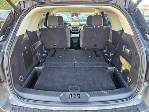 Used 2025 Ford Explorer Active image 25