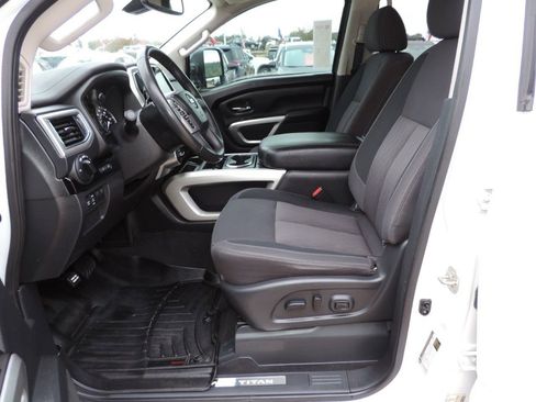 Used 2021 Nissan Titan SV w/ SV Convenience Package image 19