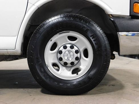 Used 2015 Chevrolet Express 2500 image 93