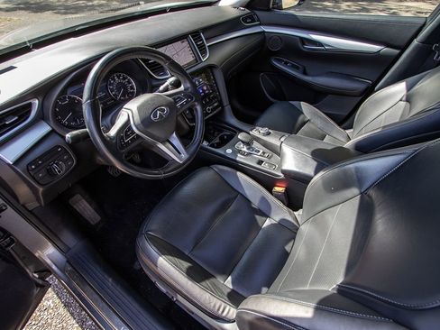 Used 2019 INFINITI QX50 Essential w/ Premium Heat Package image 11