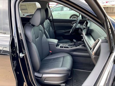 Used 2025 Kia Sorento S AWD/4WD image 7