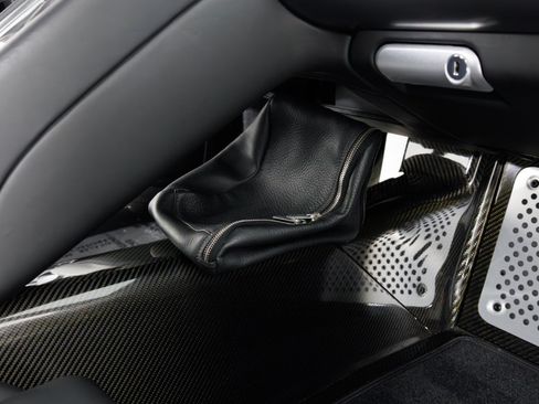 Used 2004 Porsche Carrera GT RWD image 39