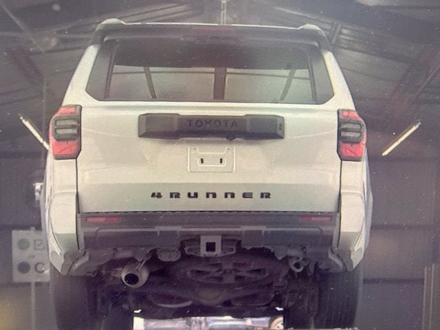 Used 2025 Toyota 4Runner SR5 AWD/4WD image 11