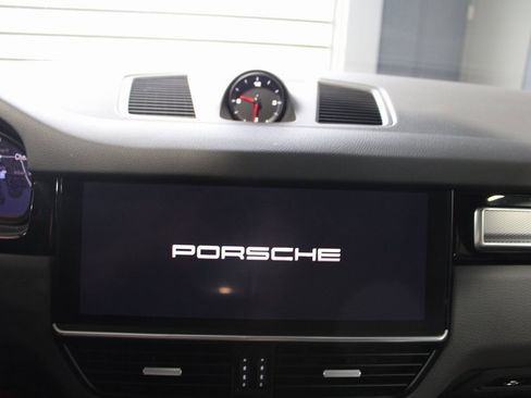 Used 2023 Porsche Cayenne S image 28