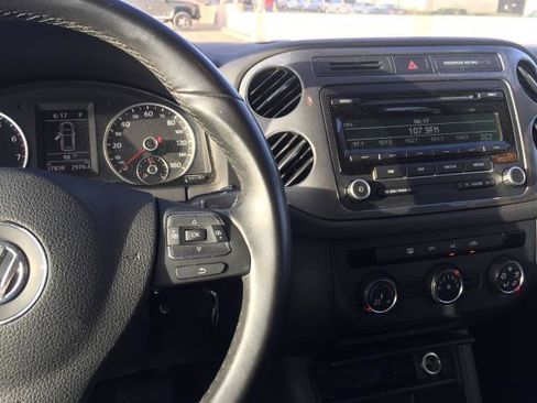 Used 2013 Volkswagen Tiguan S image 16