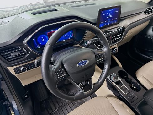 Used 2020 Ford Escape Titanium w/ Titanium Premium Package 2.0 AWD/4WD image 25