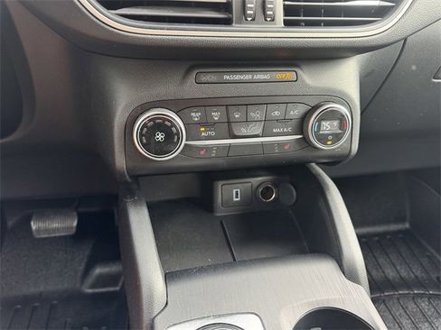 Used 2020 Ford Escape SE image 26