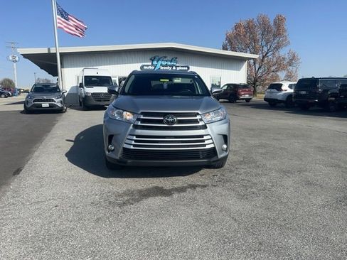 Used 2018 Toyota Highlander XLE image 3