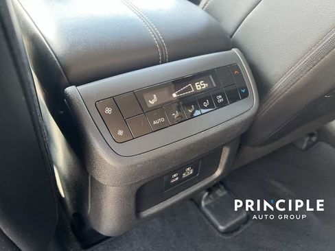 Used 2024 Nissan Pathfinder SL FWD image 30