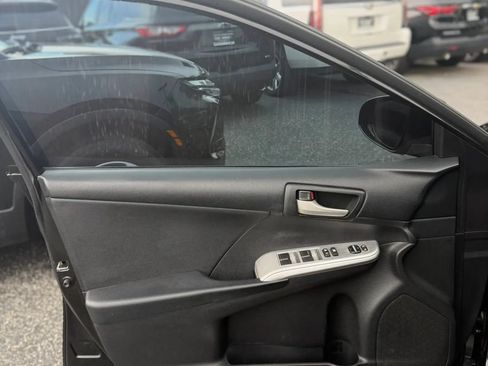 Used 2012 Toyota Camry SE FWD image 9