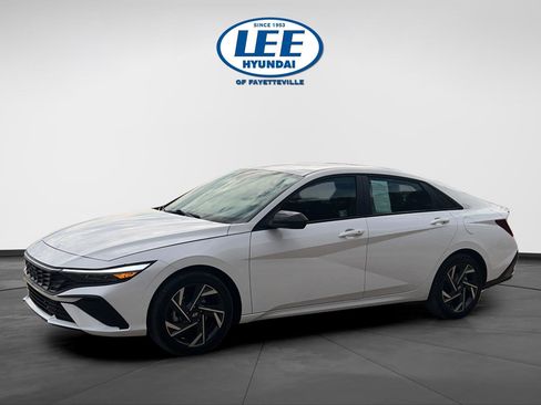 Certified 2025 Hyundai Elantra Sport image 8