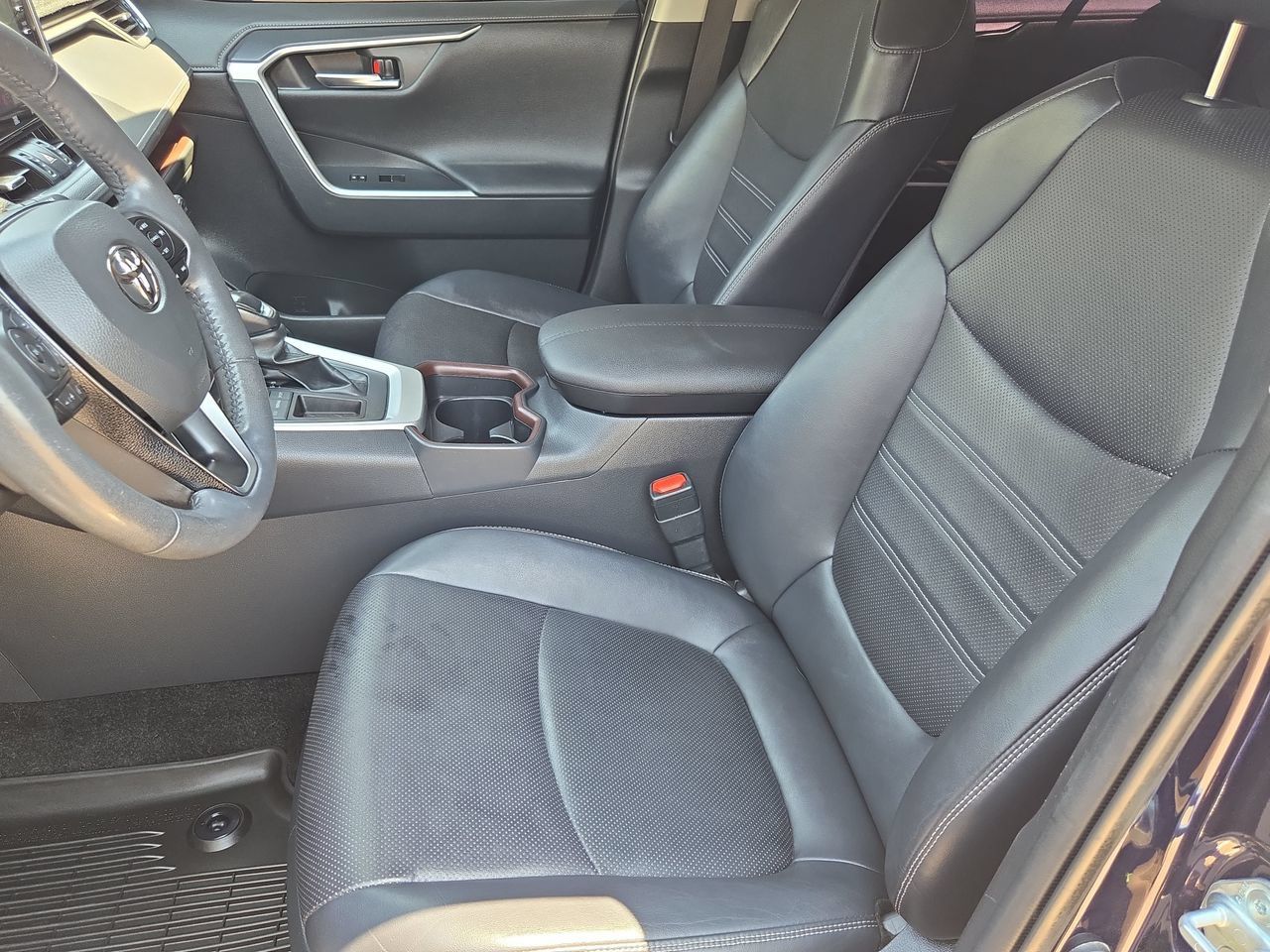 Used 2020 Toyota RAV4 Limited FWD image 15