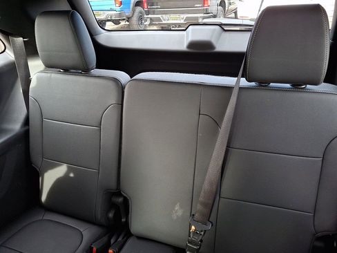 Used 2023 Chevrolet Traverse LT image 13