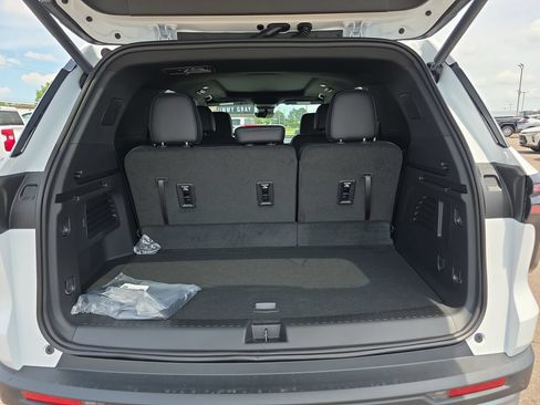 New 2026 Chevrolet Traverse LT w/ Sun and Wheel Package FWD image 14