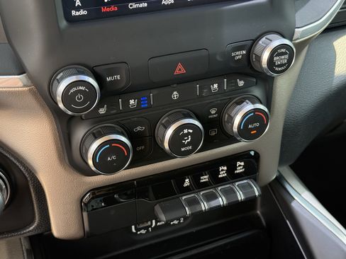 Used 2020 RAM 1500 Laramie AWD/4WD image 21