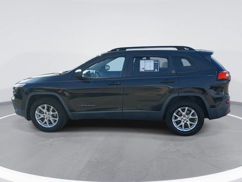 Used 2016 Jeep Cherokee Sport image 8