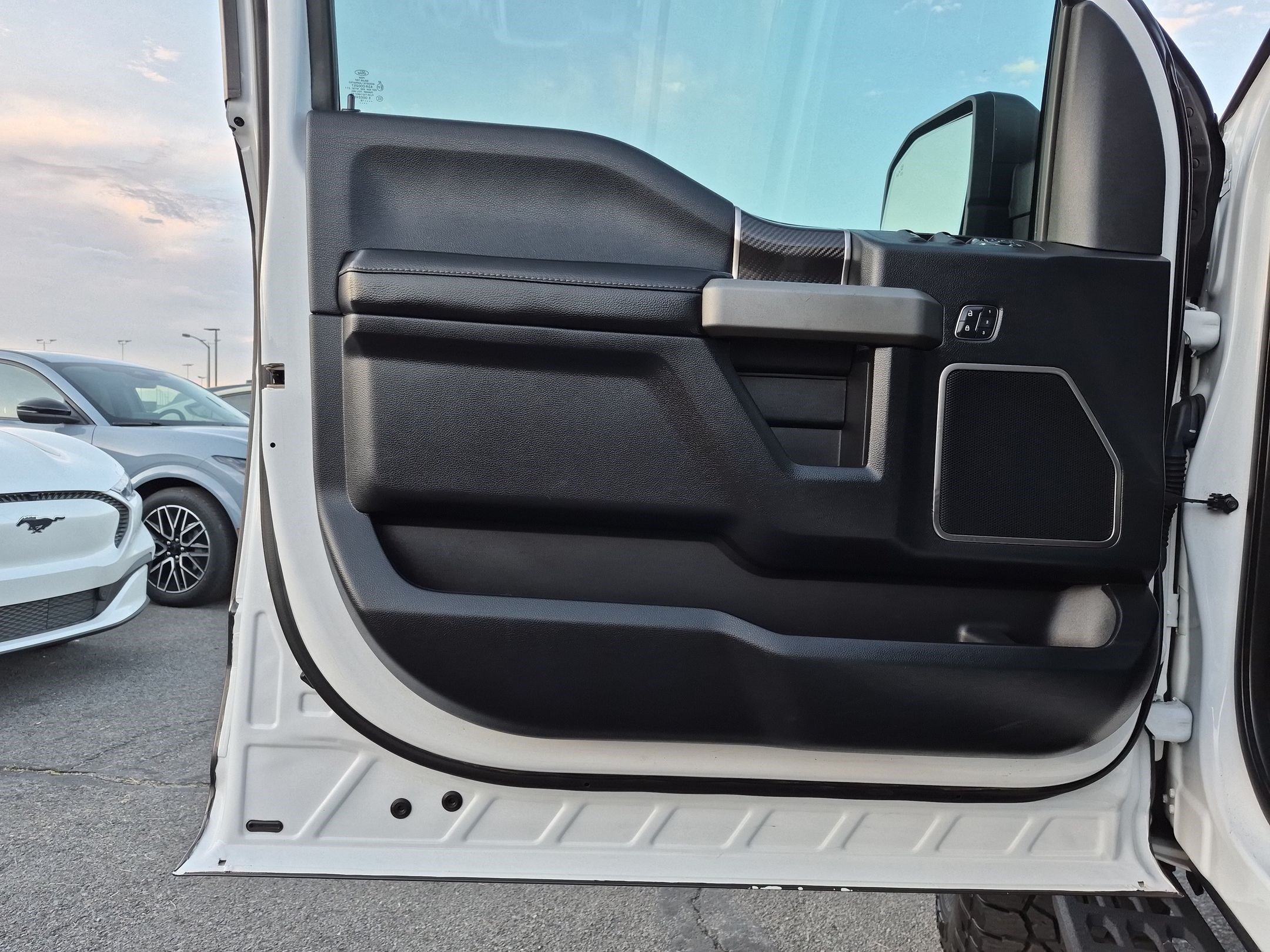 Used 2018 Ford F150 Raptor w/ Equipment Group 802A Luxury AWD/4WD image 14