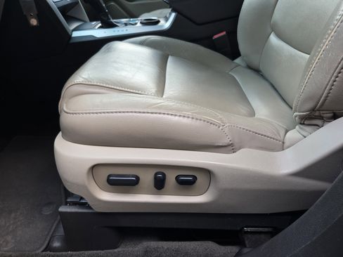 Used 2015 Ford Explorer XLT w/ Equipment Group 202B image 18