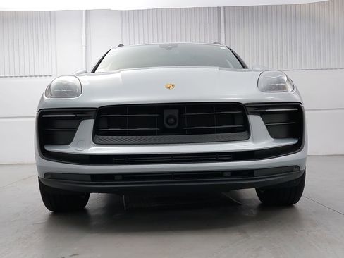 Certified 2025 Porsche Macan image 10