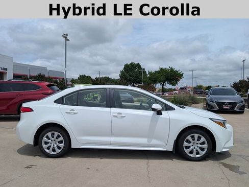 Used 2025 Toyota Corolla LE FWD image 3