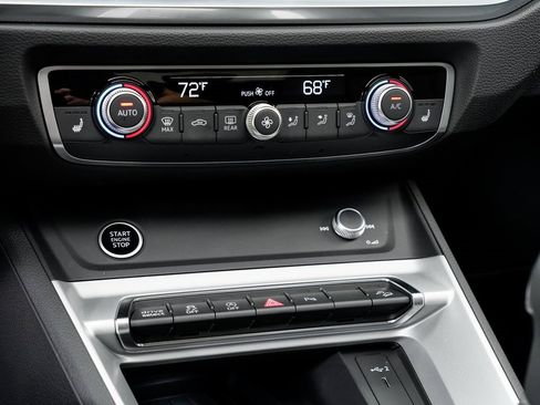 Certified 2025 Audi Q3 2.0T Premium image 17