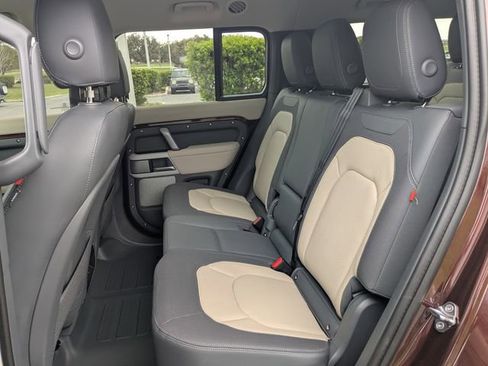 Used 2024 Land Rover Defender 130 X-Dynamic SE image 11