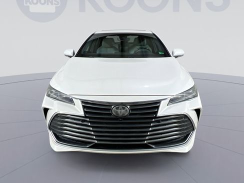 Used 2019 Toyota Avalon Limited image 11