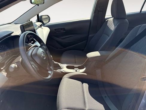 Used 2025 Toyota Corolla LE FWD image 9