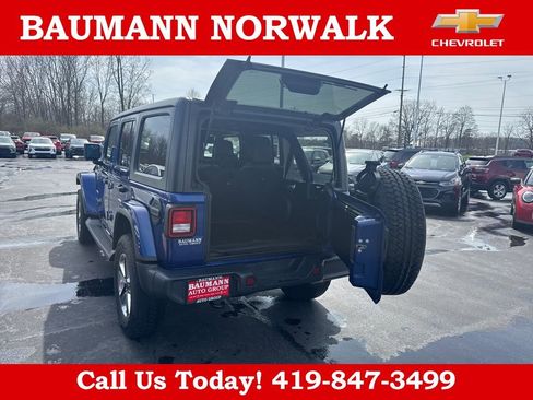 Used 2020 Jeep Wrangler Unlimited Sahara image 37