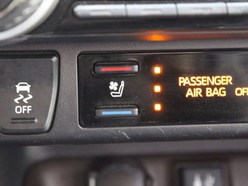 Used 2019 Toyota RAV4 Limited image 44