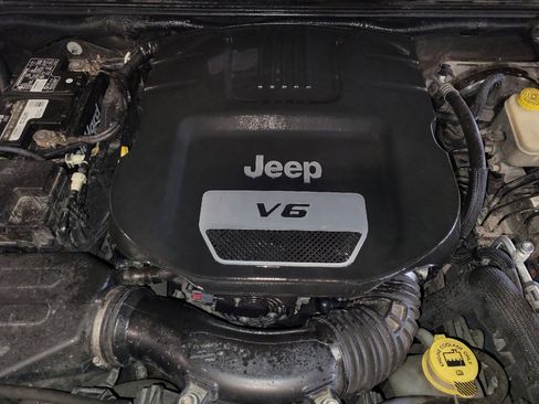Used 2014 Jeep Wrangler Unlimited Sahara AWD/4WD image 30