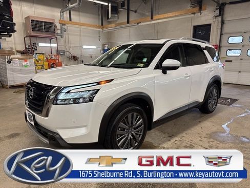 Used 2025 Nissan Pathfinder SL w/ SL Premium Package image 1
