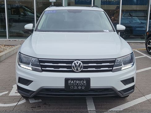 Certified 2021 Volkswagen Tiguan SE w/ Panoramic Sunroof Package image 22