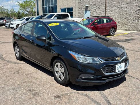 Used 2017 Chevrolet Cruze LS FWD image 1