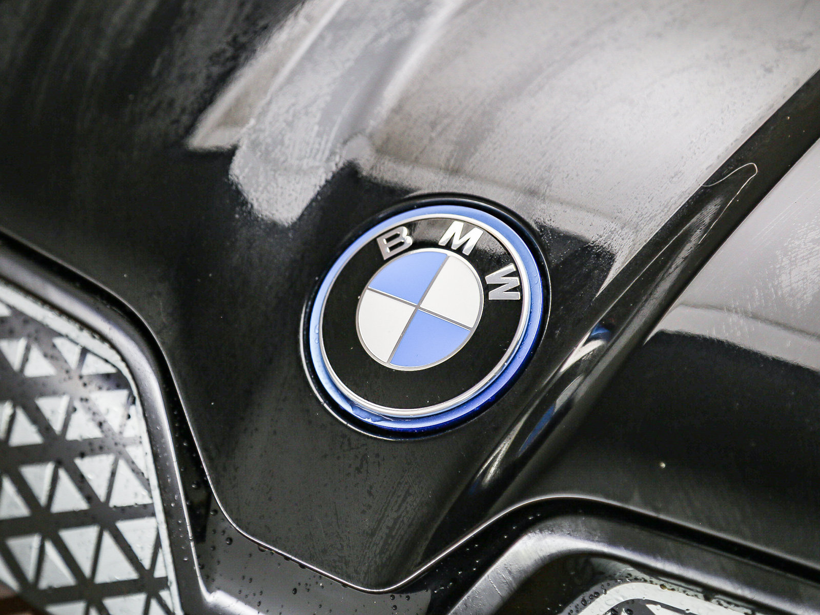Certified 2023 BMW iX xDrive50 w/ Premium Package AWD/4WD image 9